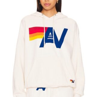 Pullover Logo Hoodie